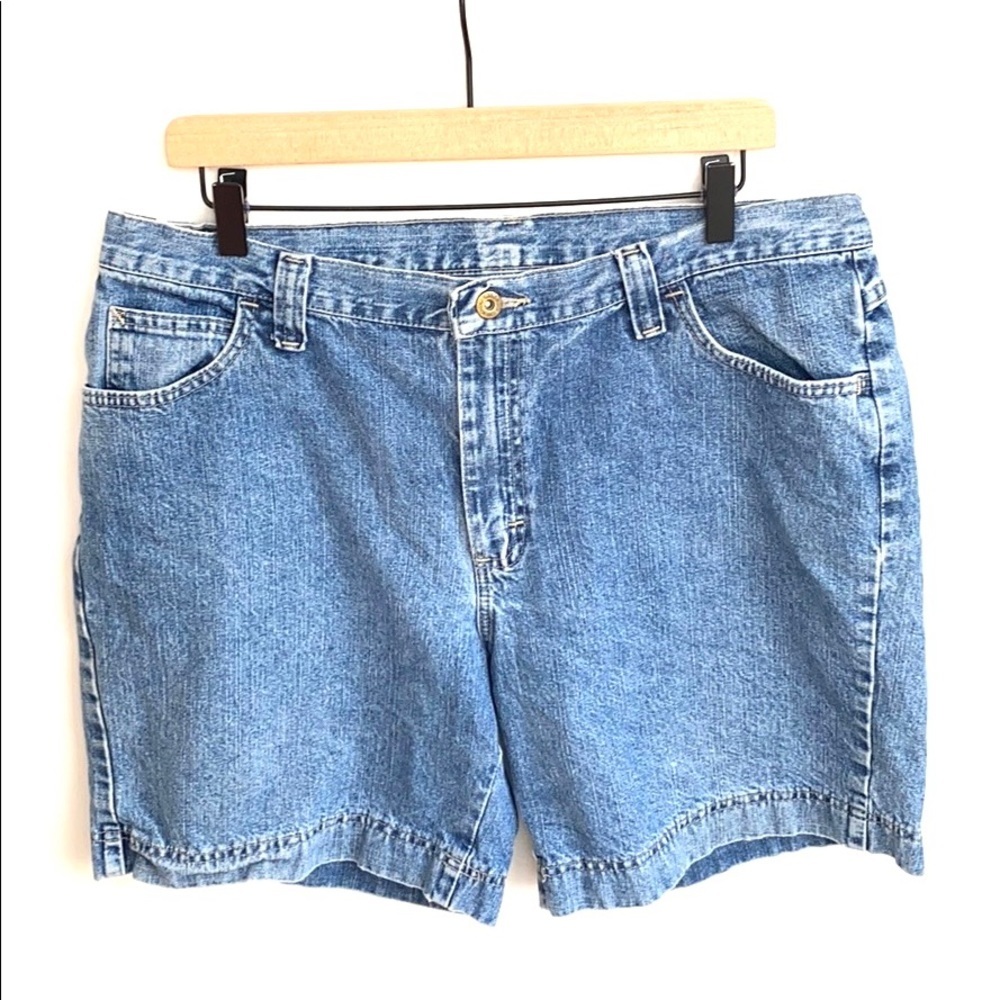Vintage 90’s Lee Rider Mom Jean Shorts, Size‎ 19M